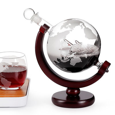 Decantatore di vetro inciso borosilicato, decantatore del whiskey del globo con l'insieme del regalo della tazza di vetro di vino fornitore
