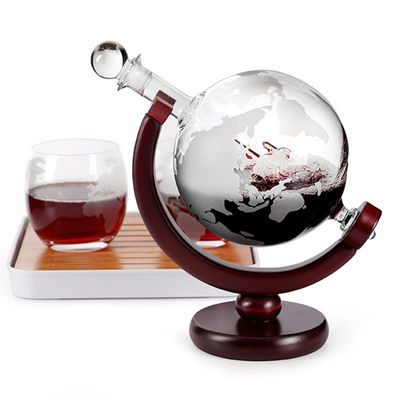 Decantatore di vetro inciso borosilicato, decantatore del whiskey del globo con l'insieme del regalo della tazza di vetro di vino fornitore