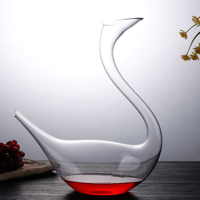 cigno materiale di cristallo senza piombo fatto a mano del decantatore di vetro del vino 1800ml a forma di fornitore