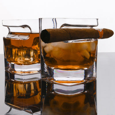 Fondo spesso antiquato di vino del sigaro di vetro del doppio di cristallo della tazza per whiskey fornitore