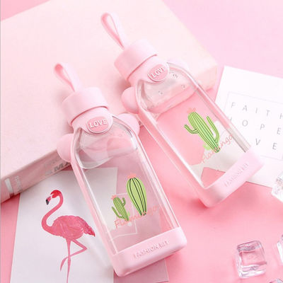 Bottiglia di vetro sveglia di forma del fenicottero, bottiglia di vetro rosa con la manica del silicone fornitore