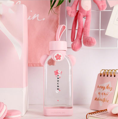Bottiglia di vetro sveglia di forma del fenicottero, bottiglia di vetro rosa con la manica del silicone fornitore